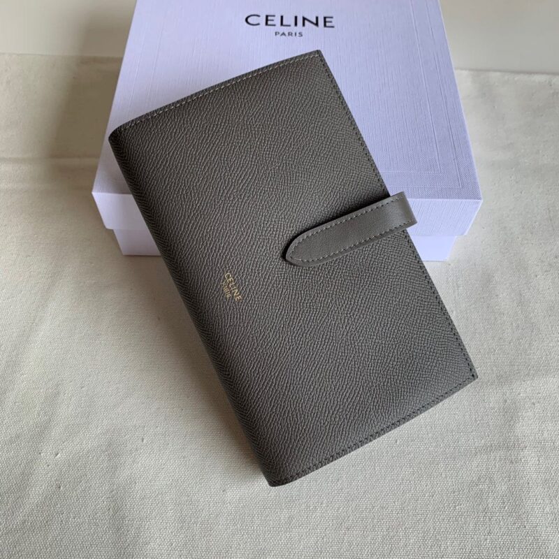 CELINE赛琳STRAP大号粒面小牛皮钱包10B633