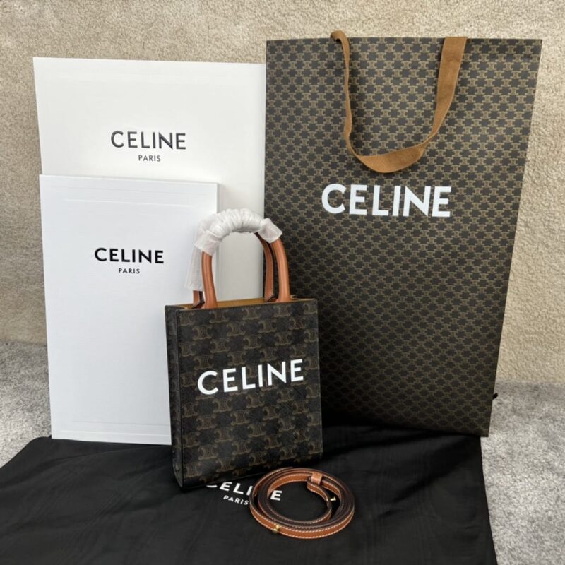 CELINE赛琳CABAS TRIOMPHE CANVAS标志印花竖款迷你手袋194372