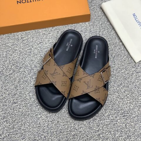 LV/路易威登 采用经典的PVC与黑色鞋底男士运动鞋