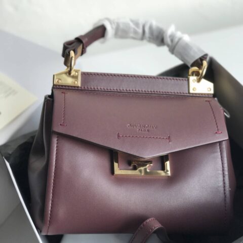 Givenchy纪梵希独家小牛皮Mini Mystic手袋0136