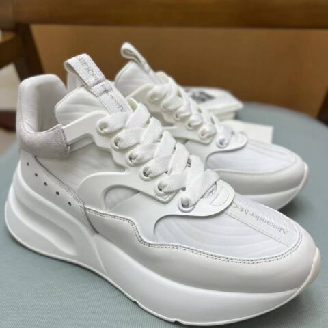 Alexander McQueen 亚历山大麦昆 采用氯丁橡胶、纳帕皮革及橡胶拼饰鞋面情侣款运动鞋