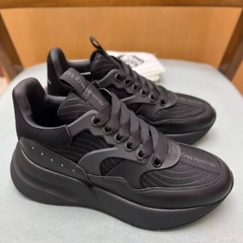 Alexander McQueen 亚历山大麦昆 采用氯丁橡胶、纳帕皮革及橡胶拼饰鞋面情侣款运动鞋