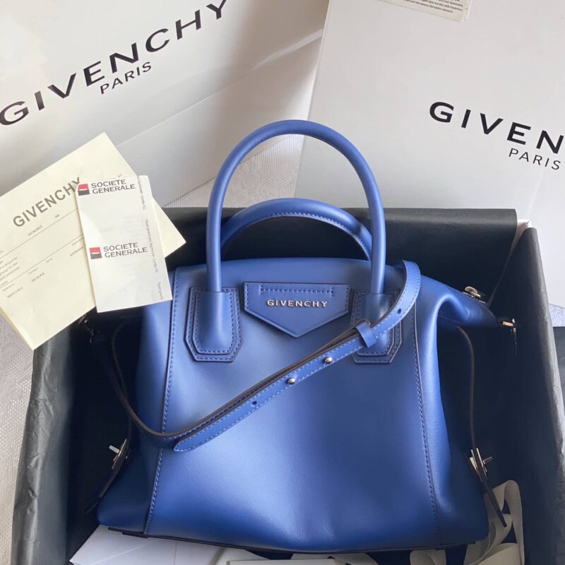 Givenchy纪梵希牛皮Antigona小号手提包0271