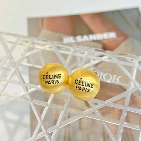 新款☑️ Celine瑟琳圆形字母耳钉耳环