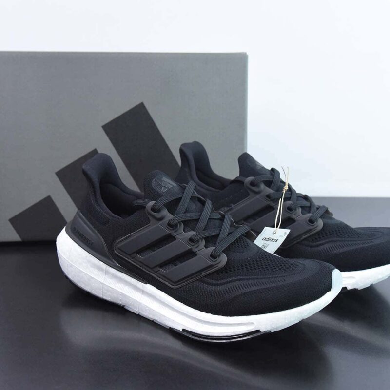 Adidas ULTRA BOOST LIGHT 缓震运动休闲轻便透气跑步鞋 货号:GY9351