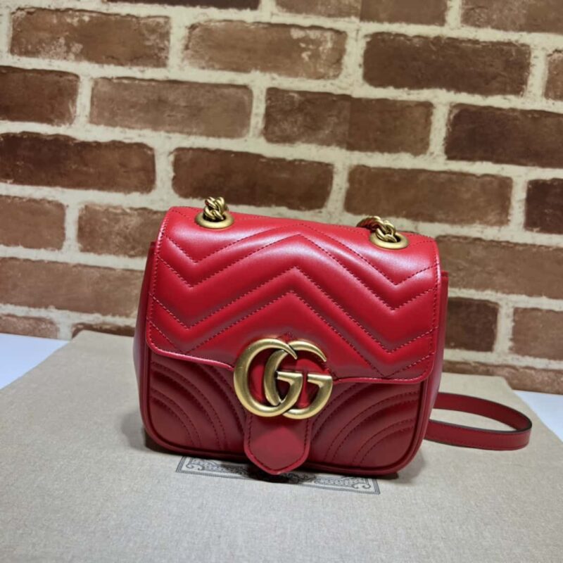 GUCCI古驰GG Marmont系列绗缝迷你肩背包739682