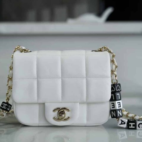 CHANEL 23𝑪早春度假系列 骰子方胖子 正品皮 AS3744白色
