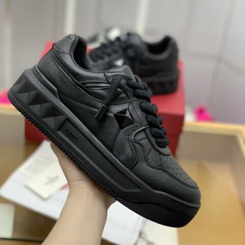 VALENTINO华伦天奴 采用羊皮材质情侣款低帮运动鞋