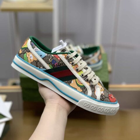 Gucci古驰 采用米色和浅紫色超级双G帆布运动鞋