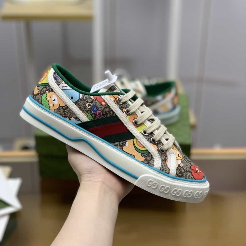 Gucci古驰 采用米色和浅紫色超级双G帆布运动鞋