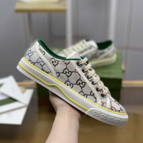 Gucci古驰 采用米色和浅紫色超级双G帆布G家1977女款帆布鞋