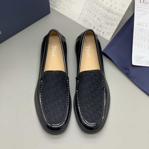 DIOR迪奥 采用黑色光滑牛皮革精心制作男士乐福鞋