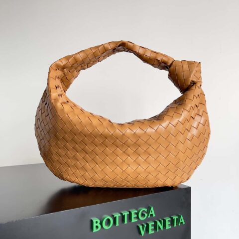 Bottega Veneta Jodie Bag 款号#600261 大号浅棕色