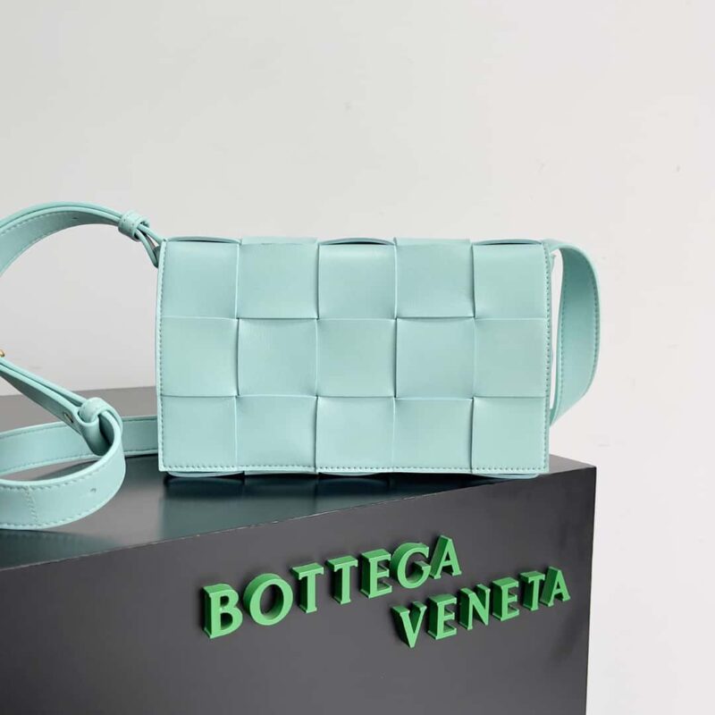 最高端:Bottega Veneta Cassette/枕头包(蒂芙尼蓝色)型号:578004