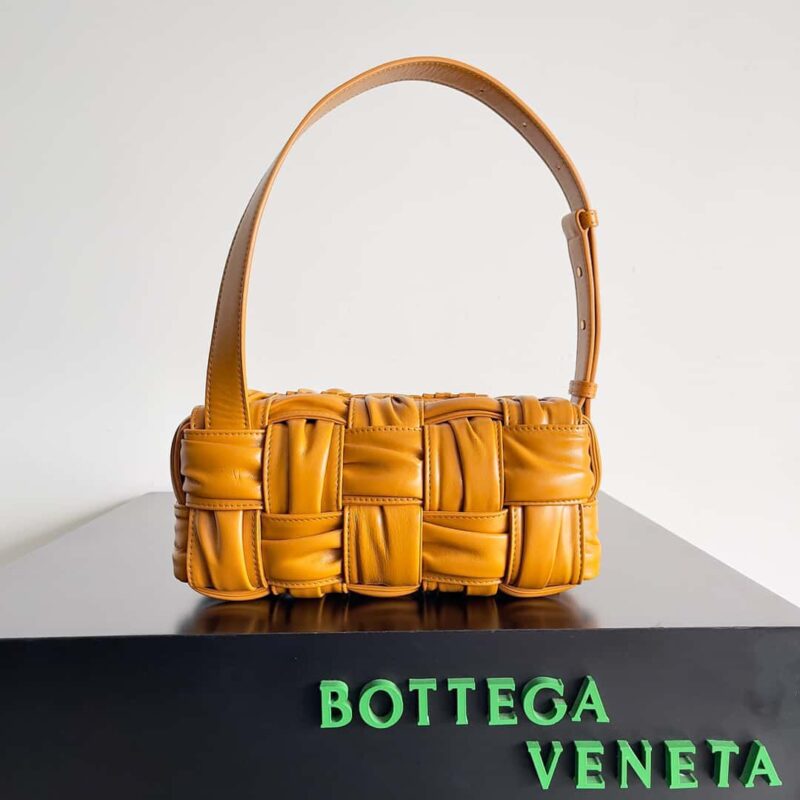 BV新款Bottega Veneta2022秋冬腋下包 款号:736233 金棕色