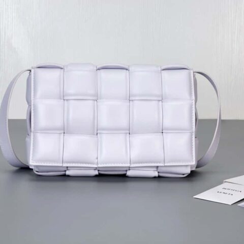 Bottega Veneta葆蝶家 Padded Cassette Bag 型号； 591970 BV Cassette枕头包 欢乐紫