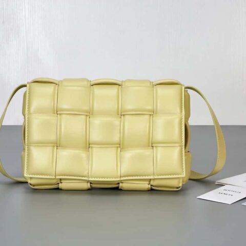 Bottega Veneta葆蝶家 Padded Cassette Bag 型号; 591970 BV Cassette枕头包 冰淇淋色
