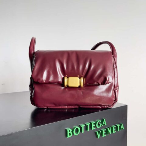 BV Pad 一眼心动帅气包款BOTTEGA VENETA 面包款 款号:717237 波尔多红