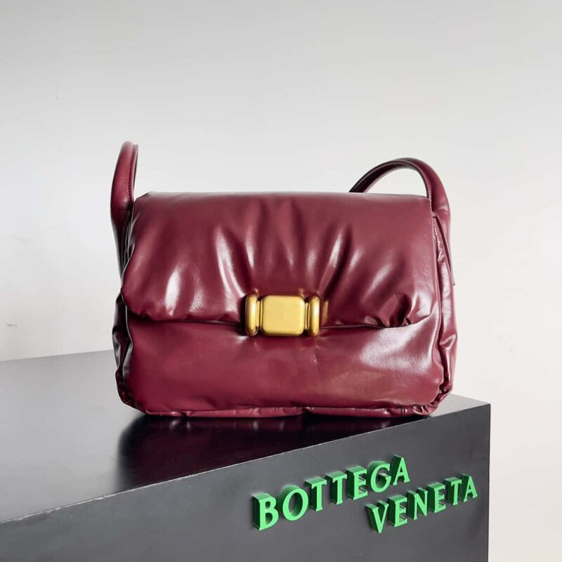 BV Pad 一眼心动帅气包款BOTTEGA VENETA 面包款 款号:717237 波尔多红