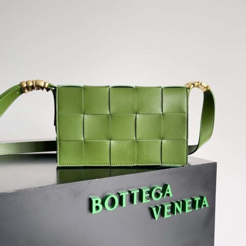 Bottega Veneta CASSETTE 23CM BAG 型号;666870 鼠尾草绿
