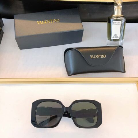 VALENTINO华伦天奴大方框男女通用太阳眼镜