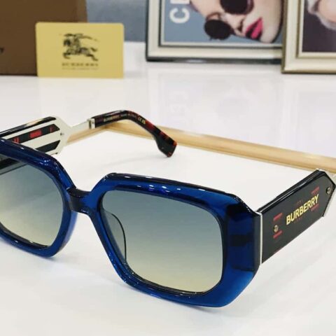 Burberry巴宝莉女款太阳眼镜