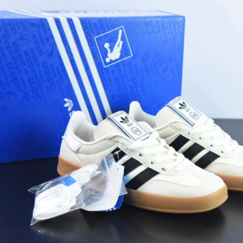 Adidas Gazelle Indoor Trainers 羚羊内训系列低帮复古百搭休闲运动德训风板鞋“奶白鸳鸯黑生胶底”货号:IG3677