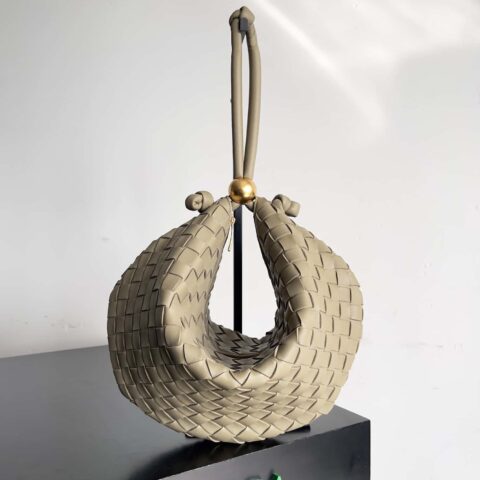 葆蝶家 Bottega VenetaBV 元宝包 Turn Bag ~金球jodie 款号:701024