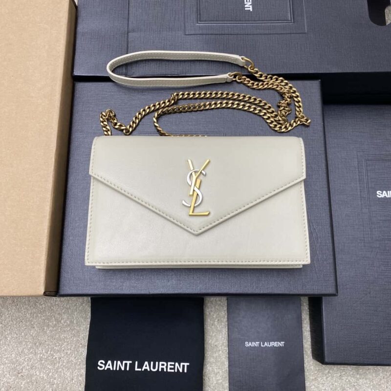 Y家新品 LE CASSANDRE光滑皮革信封链条钱包白羊皮/金型号:743050