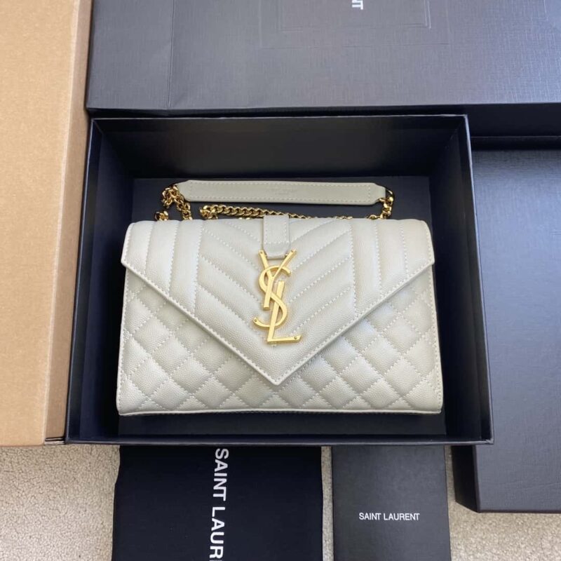 YSL新款 𝑬𝒏𝒗𝒆𝒍𝒐𝒑𝒆#小号21CM 原厂粒面压花绗缝纹真皮信封包奶型号:600915白球纹/金扣