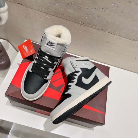 🐰🐰【情侣款】顶级版本🌈🌈🌈Nike 耐克WMNS Air Jordan 1 Mid"Light Bone" AJ1乔丹一代中帮经典复古文化休闲运动篮球鞋