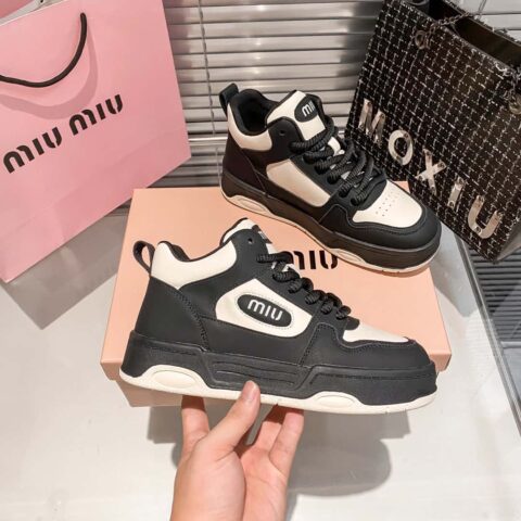 🐰🐰【 miumiu 】新款厚底运动鞋