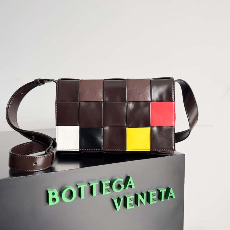 BottegaVeneta 新款Cassette系列男士时尚款号:667298