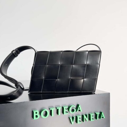BottegaVeneta 新款Cassette系列男士时尚款号:765897