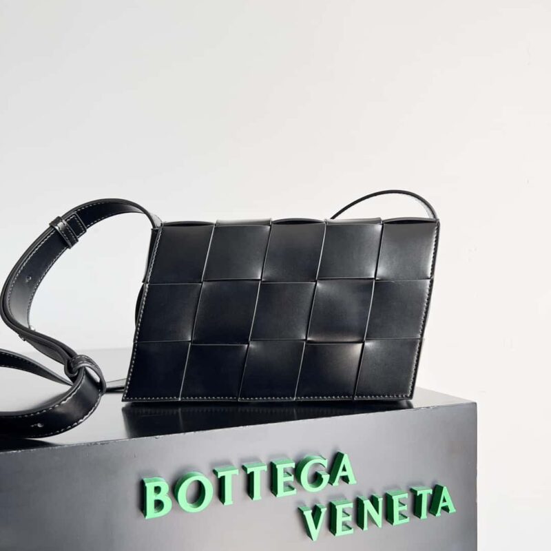 BottegaVeneta 新款Cassette系列男士时尚款号:765897