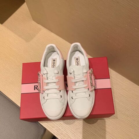 RV顶级版本钻扣休闲款 Roger vivier 2024年春夏季🍃钻扣休闲款!