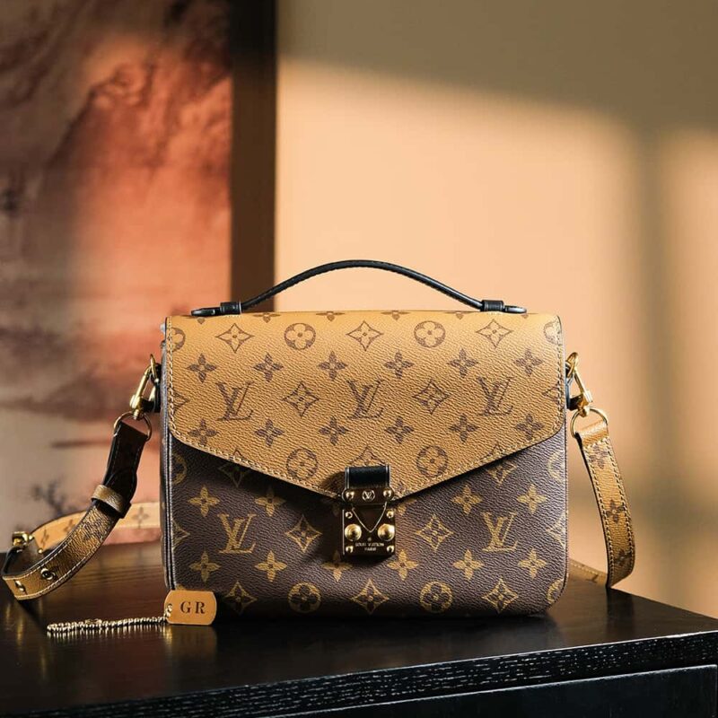 LV 𝐏𝐎𝐂𝐇𝐄𝐓𝐓𝐄 𝐌𝐄𝐓𝐈𝐒芯片菱形跳动码邮差包系列 M44876