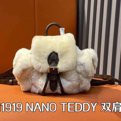 M11919米白色 毛绒双肩包系列 当季新款 NANO TEDDY 双肩包 LV Ski 系列