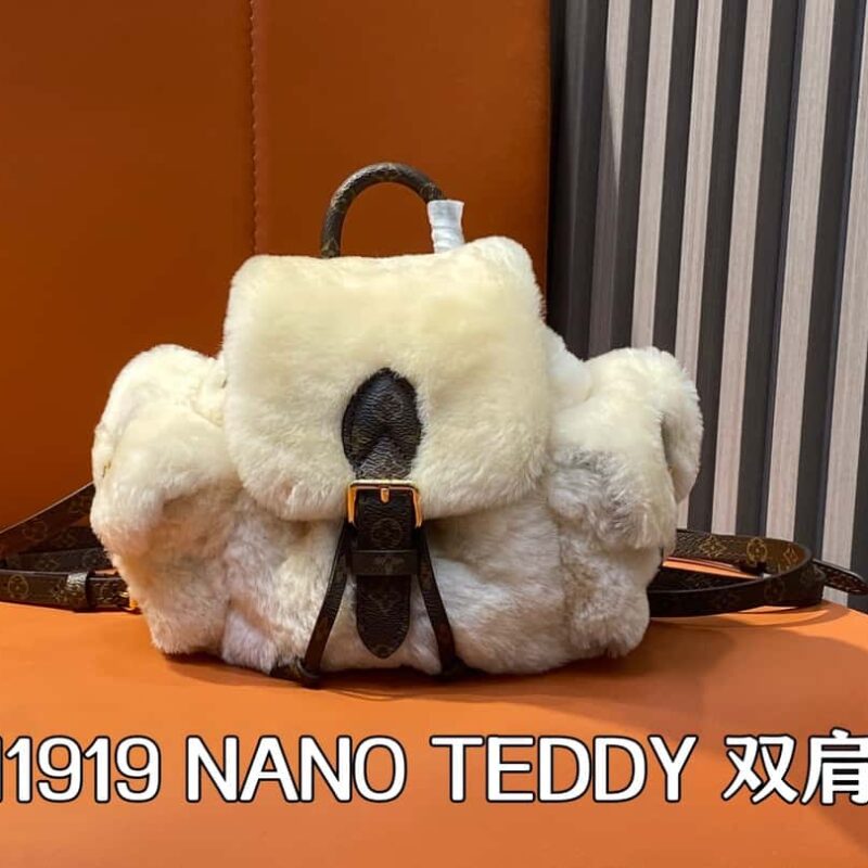 M11919米白色 毛绒双肩包系列 当季新款 NANO TEDDY 双肩包 LV Ski 系列