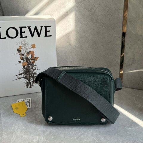 LOEWE 最新|Pebble邮差包 0522绿色