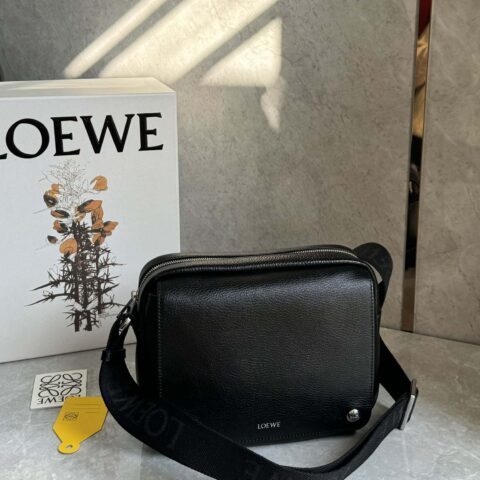LOEWE 最新|Pebble邮差包 0522黑色