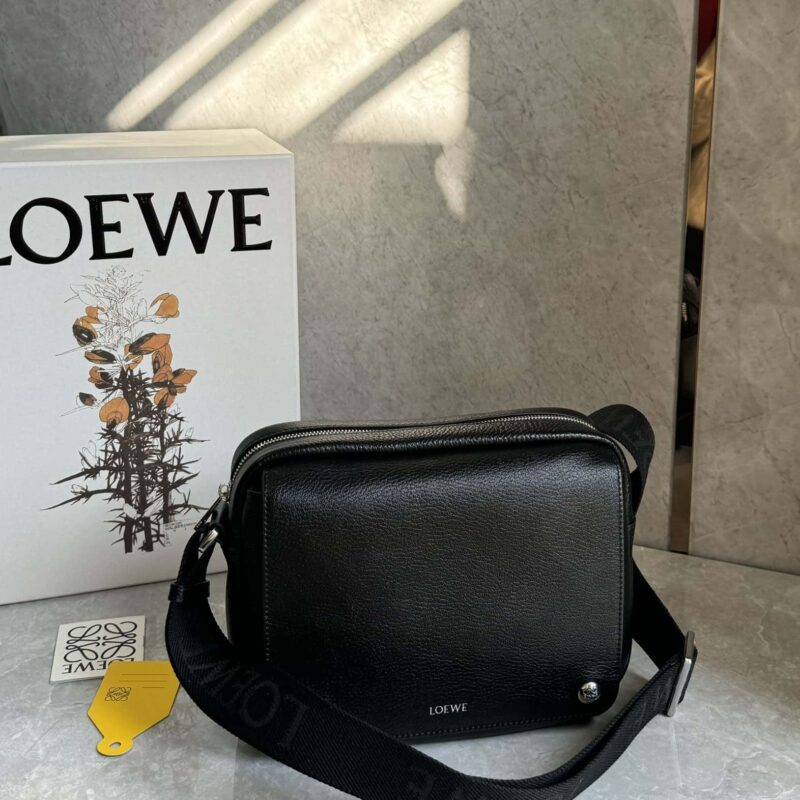 LOEWE 最新|Pebble邮差包 0522黑色
