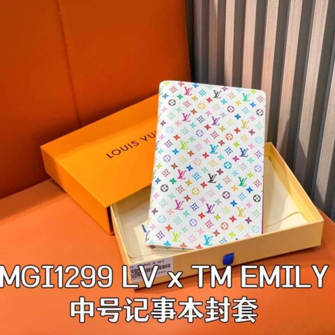 【原单精品】MGI1299白彩 记事本封套 LV x TM EMILY 中号记事本封套 (三彩-村上隆)