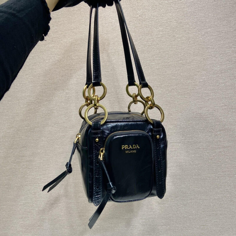 PRADA 新品油腊皮 1BB137小号