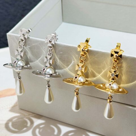 ❗️新品❗️ 新款☑️ Vivienne Westwood西太后土星耳钉耳环