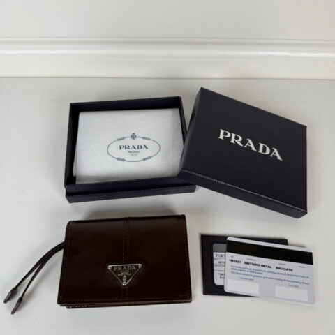 PRADA 按扣式开合短夹 1MV021酒红色/银扣