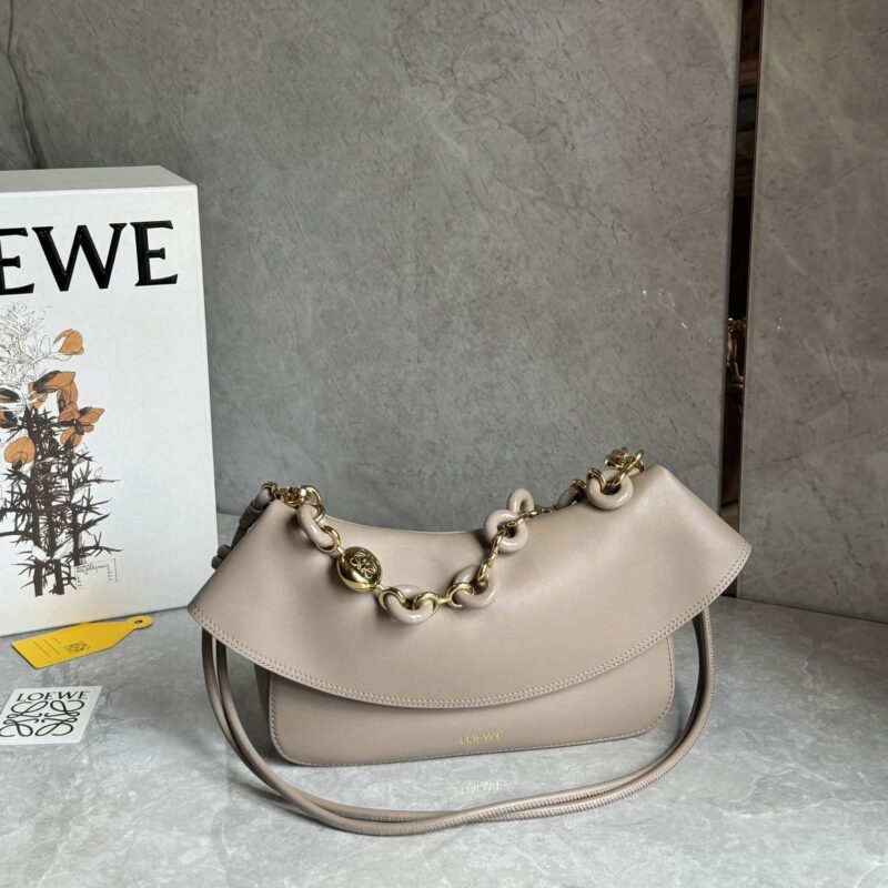 LOEWE 最新|𝑙𝑜𝑒𝑤𝑒 𝑜𝑙𝑎 手袋“鹊定爱”七夕限定Ola手袋AP22P22X09