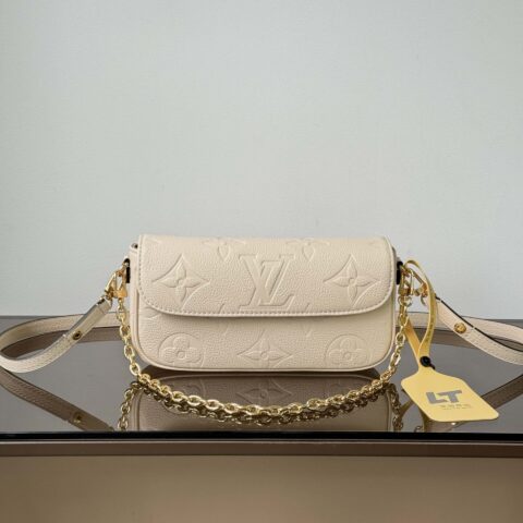 【特级原厂】 Wallet ON Chain IVY手袋👜 型号: M82210奶白压花 动态芯片版