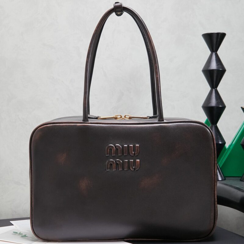 5BB117：MiuMiu新品保龄球包