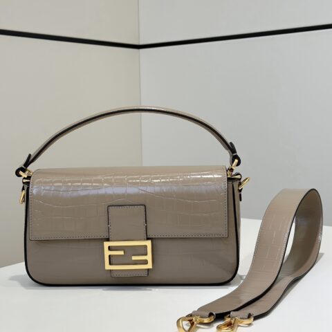 Fendi Baguette标志性中号手袋 款号8628